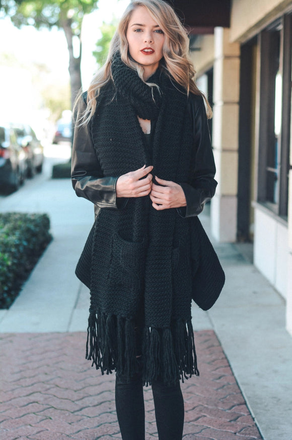 Oversized Two Pocket Tassel Scarf in Black